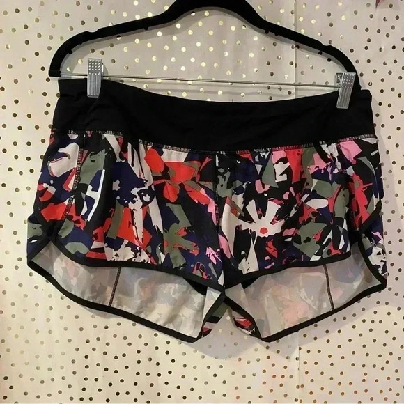 Lululemon Speed Up Shorts - Picture 1 of 7